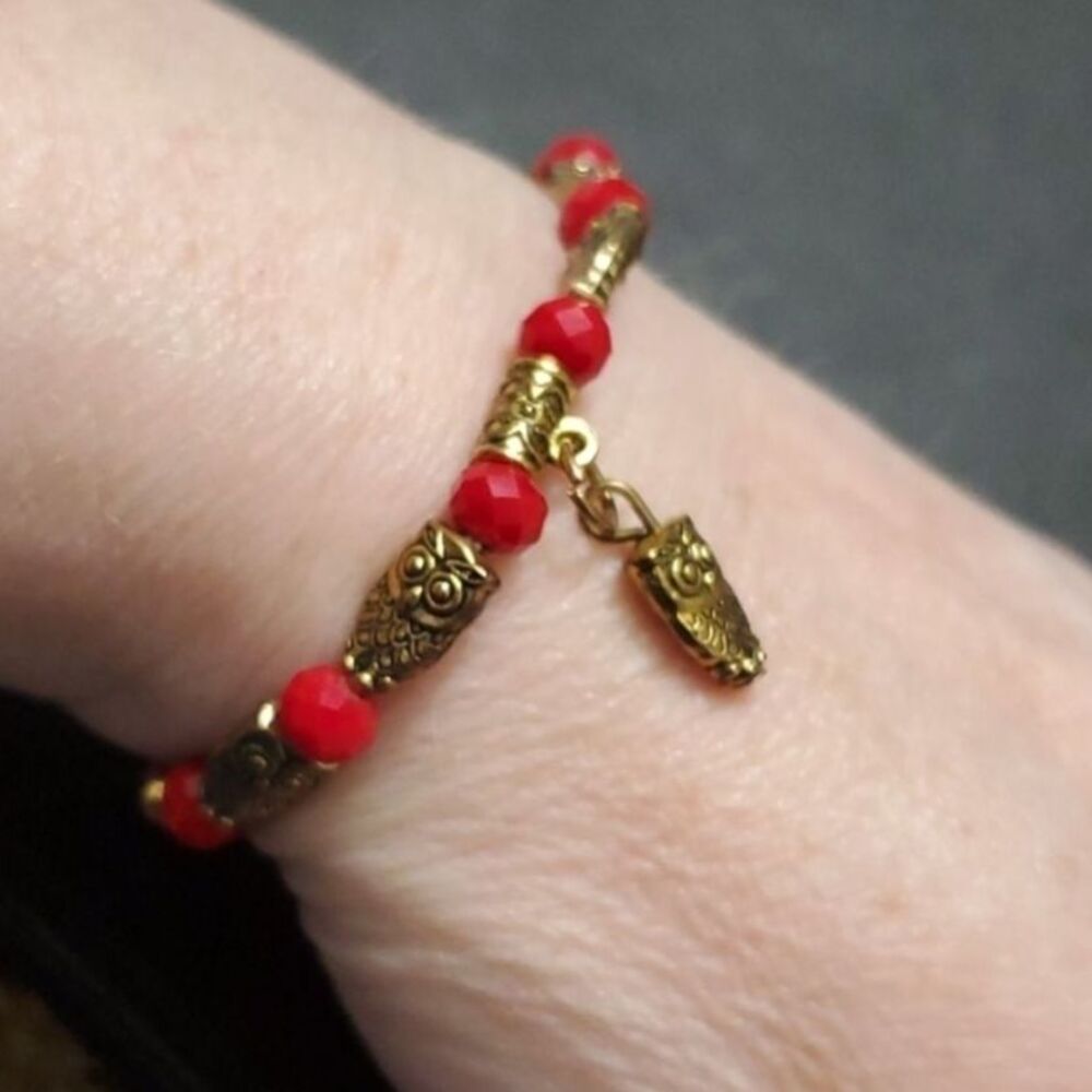 Gold tone and red beaded owl bracelet 6.75"